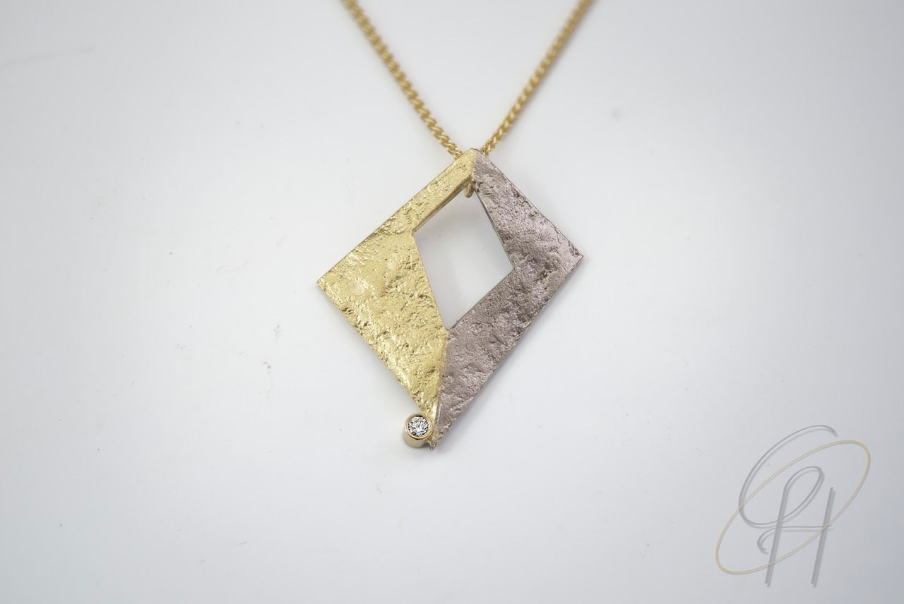 Moderner Anhänger in Gelb- udn Weissgold