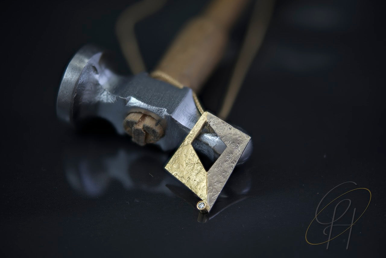 Moderner Anhänger in Gelb- udn Weissgold