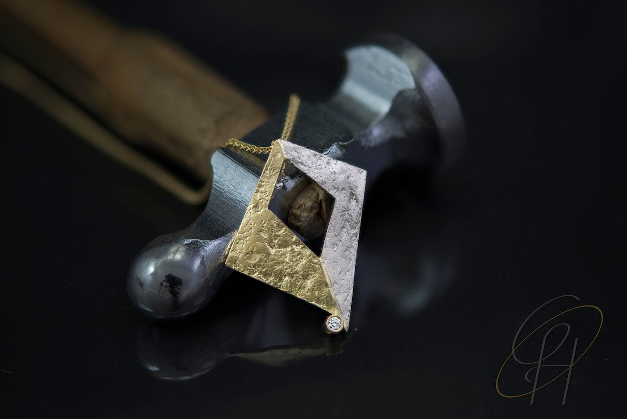 Moderner Anhänger in Gelb- udn Weissgold