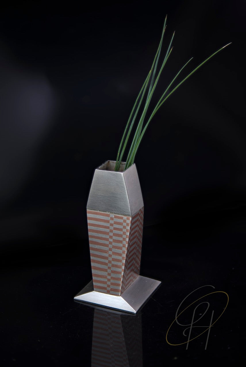 Vase in Silber und Kupfer