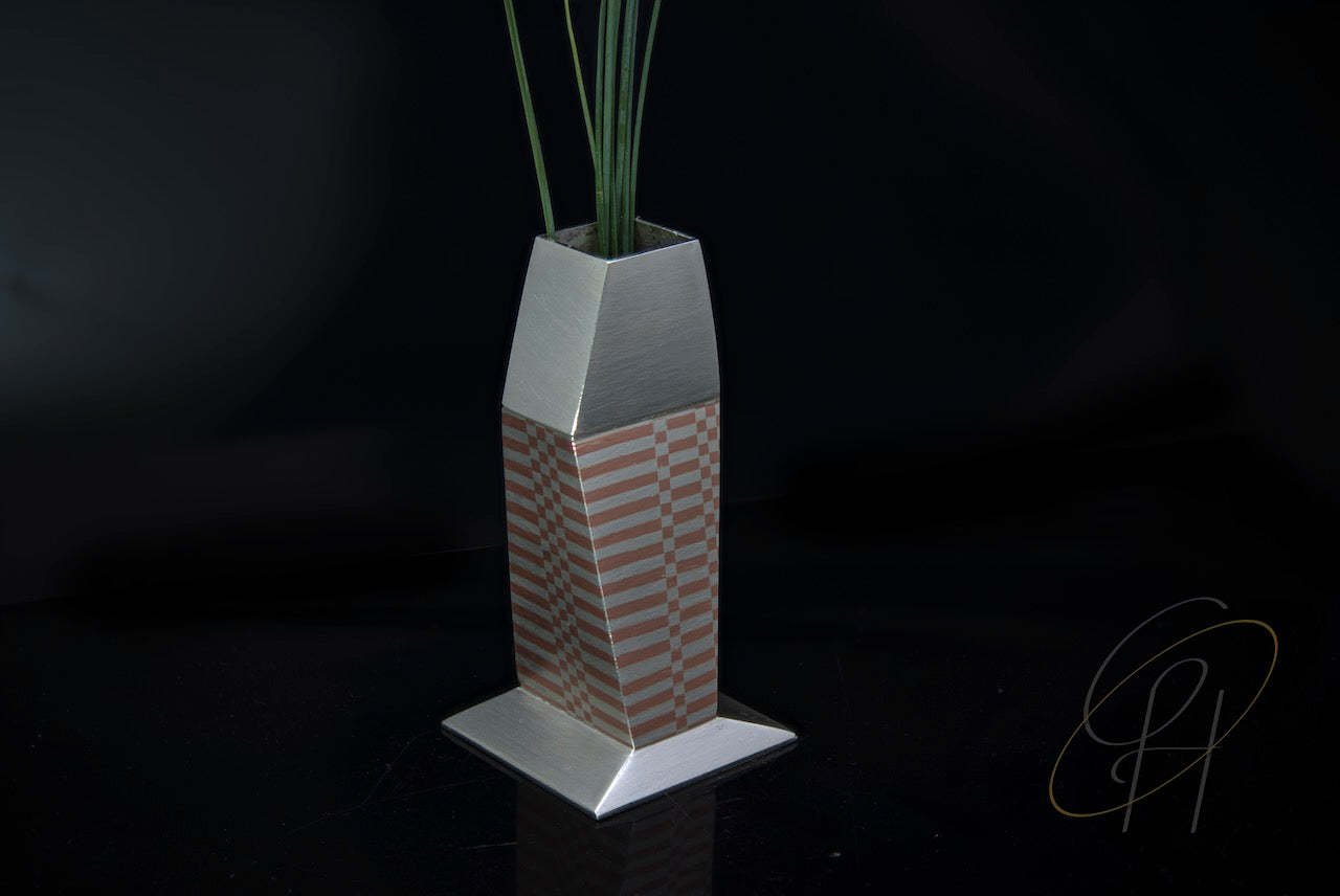 Vase in Silber und Kupfer